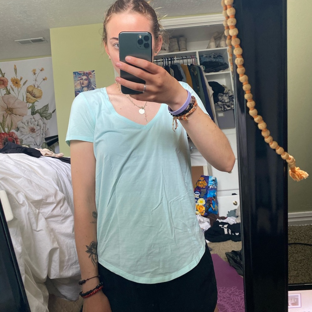 Lululemon t shirt